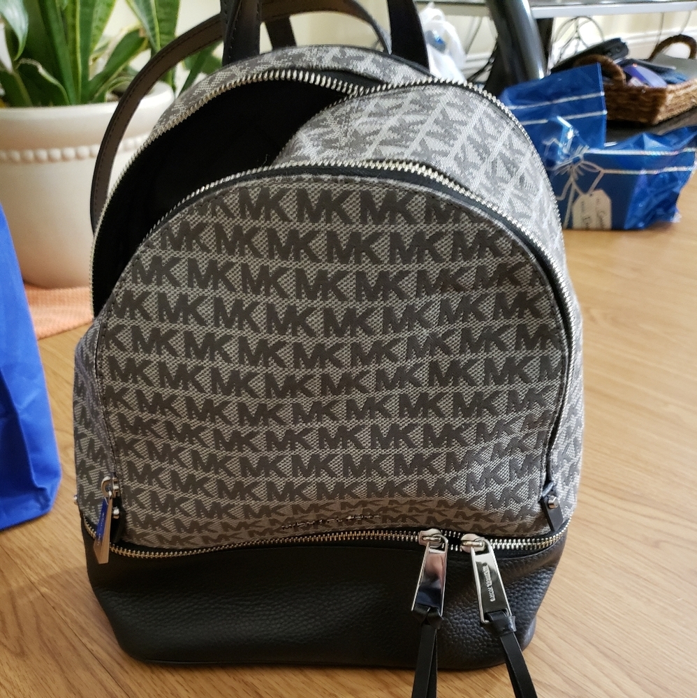 Rhea logo backpack